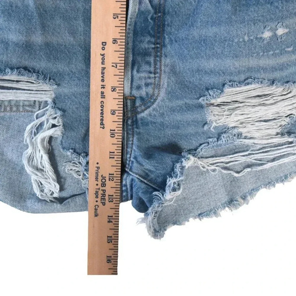 Levi’s || 501 Original Shorts Classic Light Blue Denim Wash Heavy Frayed Sz 33 - Picture 9 of 11